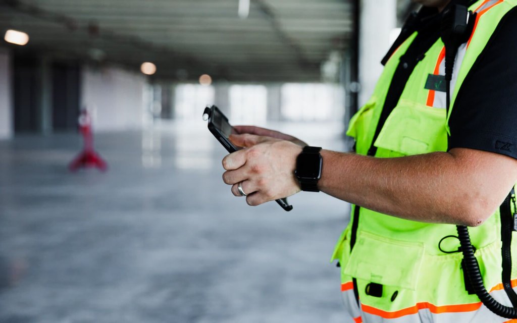 construction worker using construction checklist app.