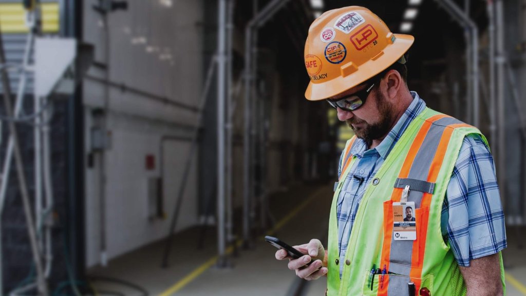contractor using Raken App on jobsite.