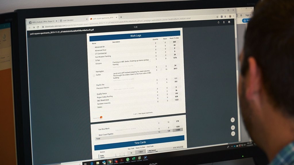 Contractor viewing work log data in Raken.