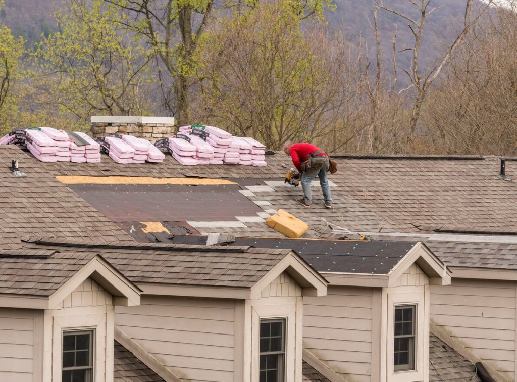 Roofing & Roof Work Safety Checklist - Raken